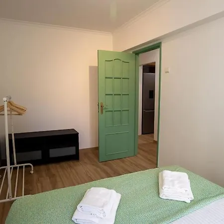 Apartment Encarnacao Metro Lisbon
